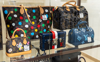 BRAND OFF 銅鑼灣東角LAFORET店